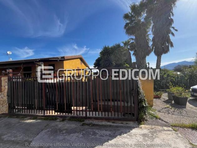 casa indipendente in vendita a Campofelice di Roccella