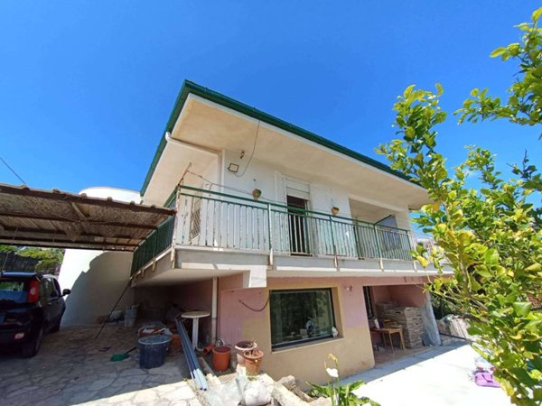 casa indipendente in vendita a Campofelice di Roccella