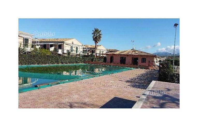 casa indipendente in vendita a Campofelice di Roccella