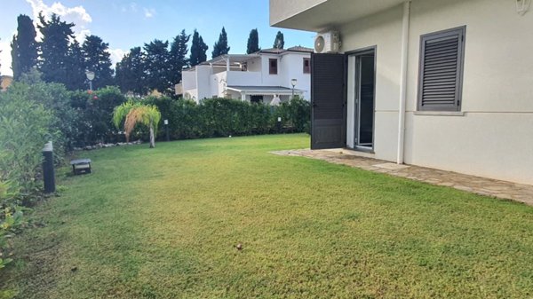 appartamento in vendita a Campofelice di Roccella