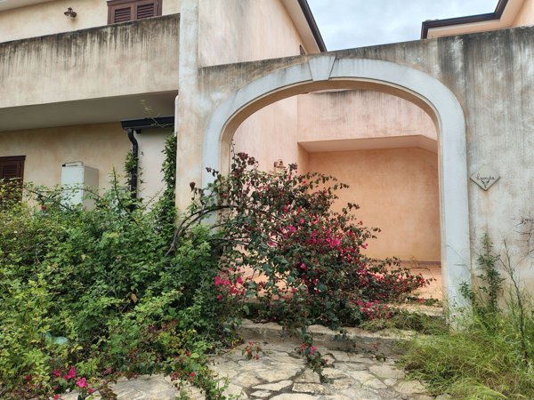 appartamento in vendita a Campofelice di Roccella