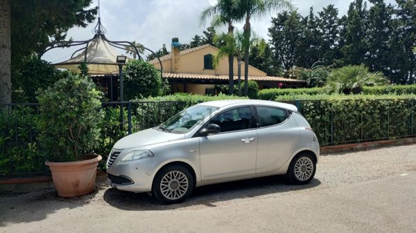casa indipendente in vendita a Campofelice di Roccella
