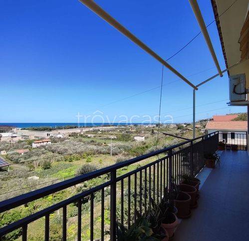 appartamento in vendita a Campofelice di Roccella