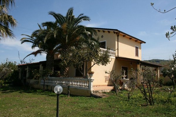 casa indipendente in vendita a Campofelice di Roccella