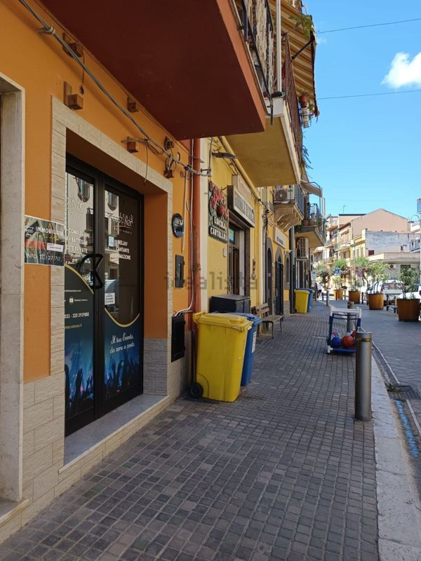 locale commerciale in vendita a Campofelice di Roccella