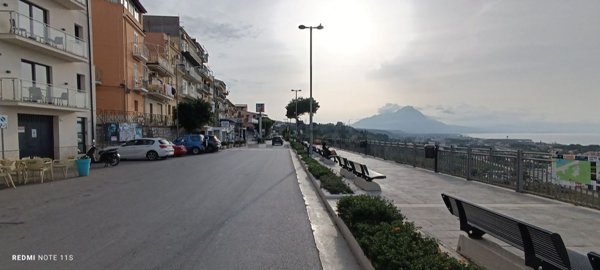locale di sgombero in vendita a Campofelice di Roccella