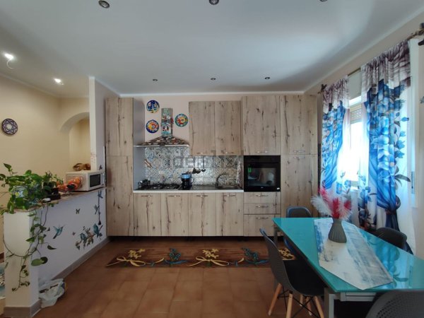 appartamento in vendita a Campofelice di Roccella