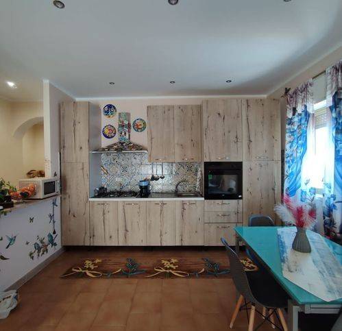 appartamento in vendita a Campofelice di Roccella