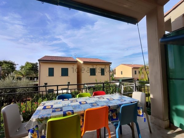 quadrivano in vendita a Campofelice di Roccella