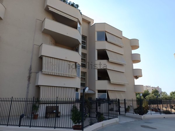 appartamento in vendita a Campofelice di Roccella