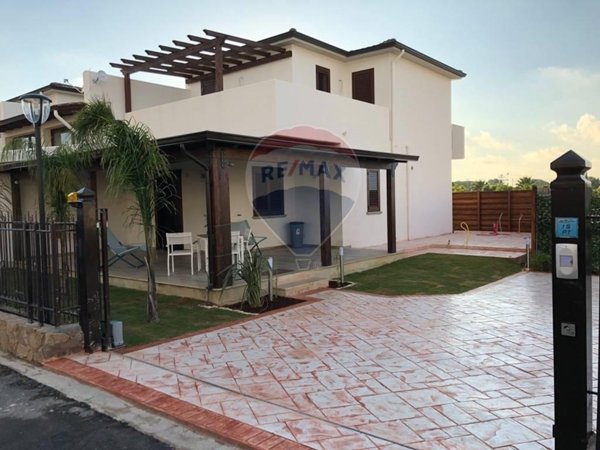 casa indipendente in vendita a Campofelice di Roccella