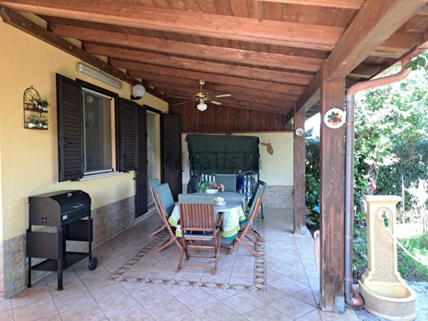 casa indipendente in vendita a Campofelice di Roccella