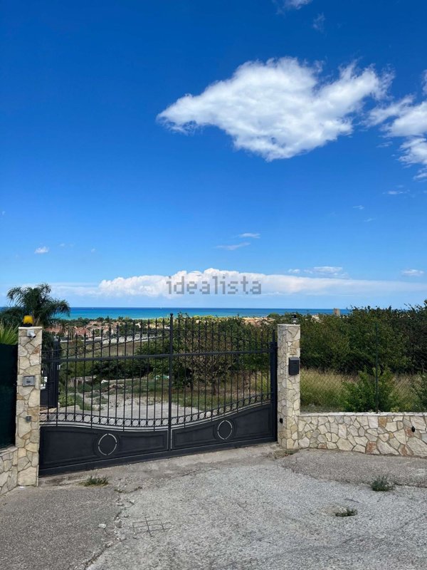 casa indipendente in vendita a Campofelice di Roccella