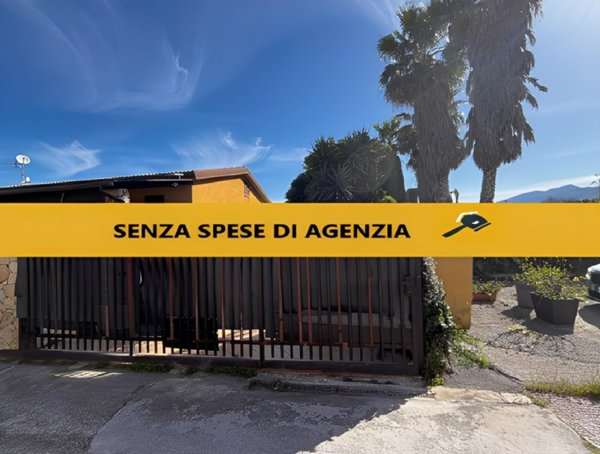 casa indipendente in vendita a Campofelice di Roccella