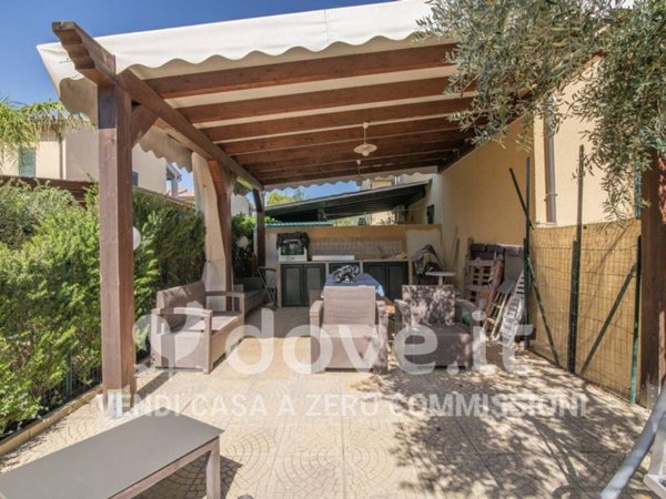 casa indipendente in vendita a Campofelice di Roccella