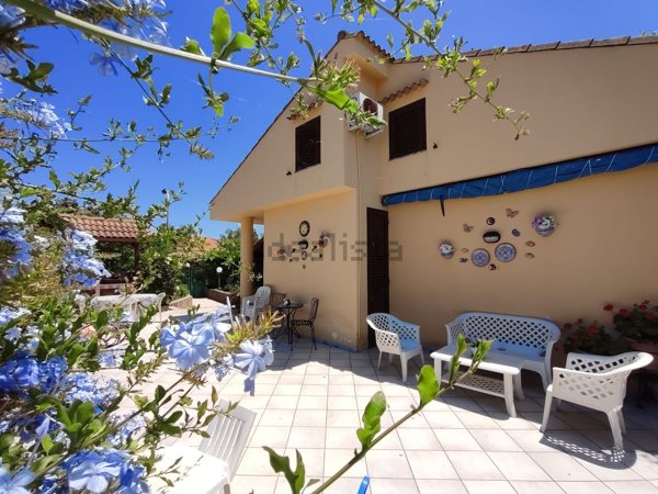 casa indipendente in vendita a Campofelice di Roccella