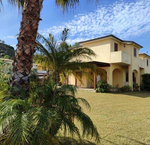 esavano in vendita a Campofelice di Roccella