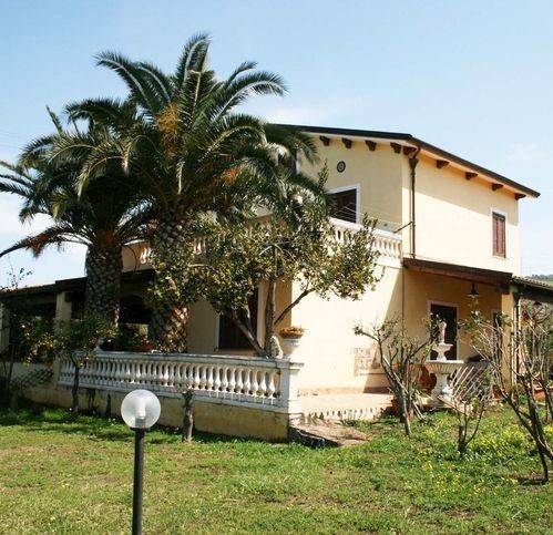 casa indipendente in vendita a Campofelice di Roccella