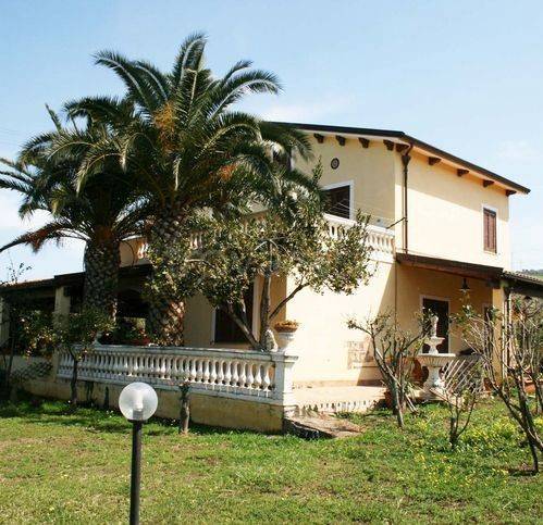 casa indipendente in vendita a Campofelice di Roccella