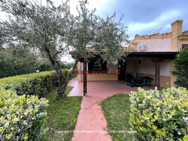 casa indipendente in vendita a Campofelice di Roccella