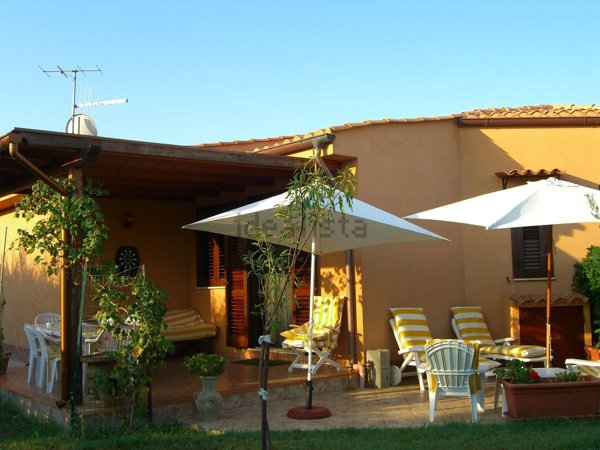 casa indipendente in vendita a Campofelice di Roccella