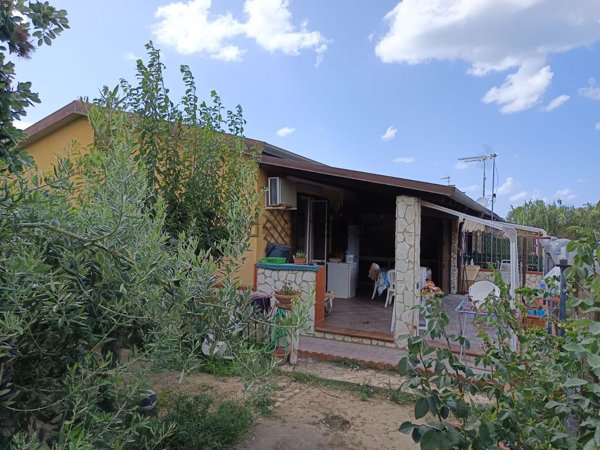 casa indipendente in vendita a Campofelice di Roccella