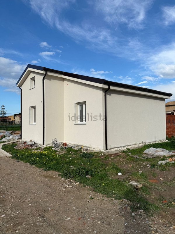 casa indipendente in vendita a Campofelice di Roccella