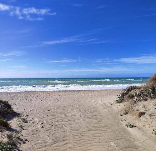 casa indipendente in vendita a Campofelice di Roccella