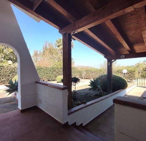 casa indipendente in vendita a Campofelice di Roccella