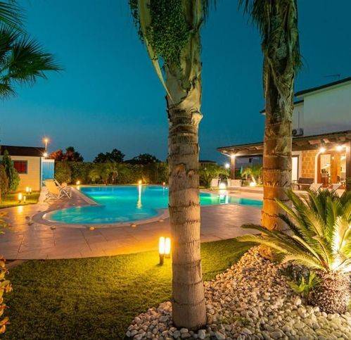 casa indipendente in vendita a Campofelice di Roccella