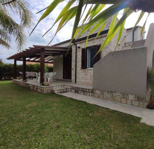 appartamento in vendita a Campofelice di Roccella