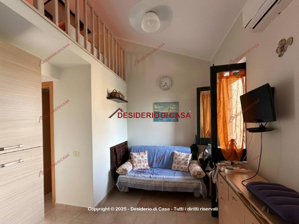 casa indipendente in vendita a Campofelice di Roccella