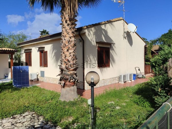 appartamento in vendita a Campofelice di Roccella