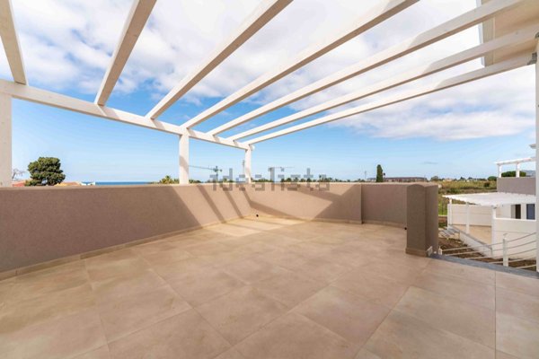 appartamento in vendita a Campofelice di Roccella