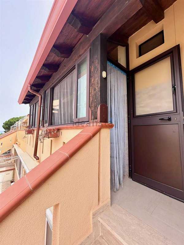 appartamento in vendita a Campofelice di Roccella