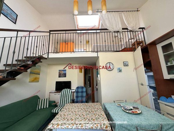 casa indipendente in vendita a Campofelice di Roccella