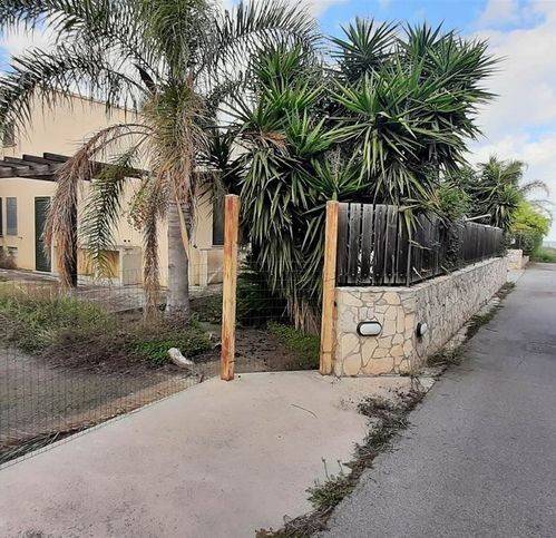 casa indipendente in vendita a Campofelice di Roccella