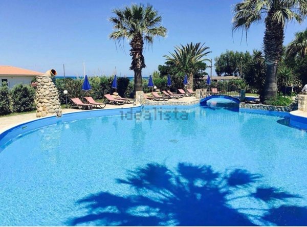 casa indipendente in vendita a Campofelice di Roccella