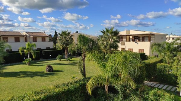 appartamento in vendita a Campofelice di Roccella