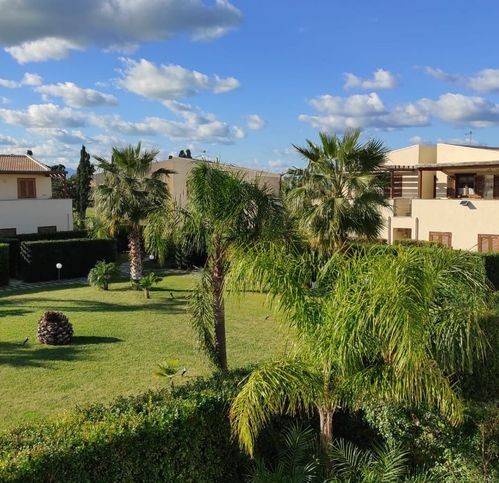 casa indipendente in vendita a Campofelice di Roccella