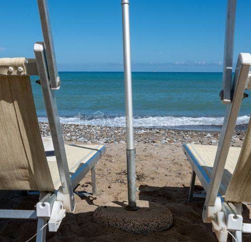 casa indipendente in vendita a Campofelice di Roccella