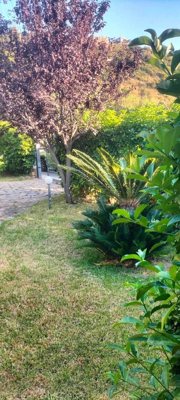 casa indipendente in vendita a Campofelice di Roccella