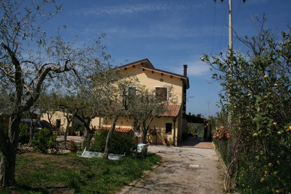 casa indipendente in vendita a Campofelice di Roccella