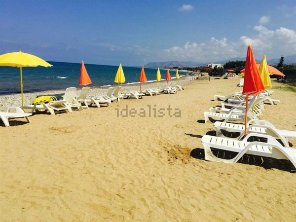 casa indipendente in vendita a Campofelice di Roccella