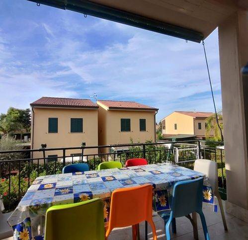 quadrivano in vendita a Campofelice di Roccella