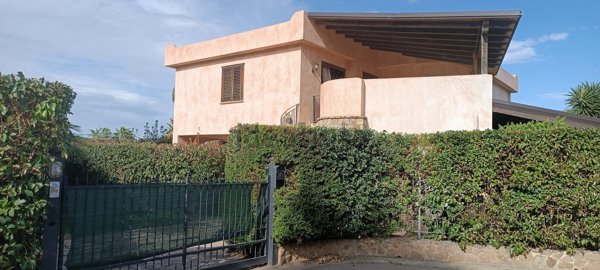 casa indipendente in vendita a Campofelice di Roccella