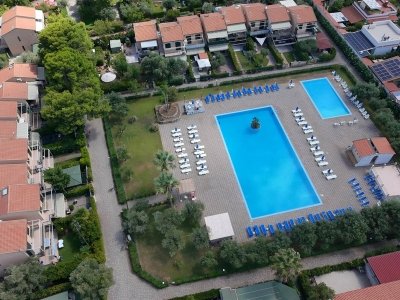 casa indipendente in vendita a Campofelice di Roccella