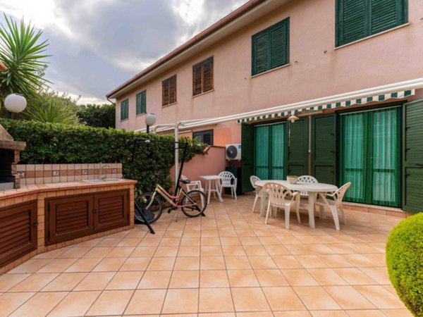 appartamento in vendita a Campofelice di Roccella