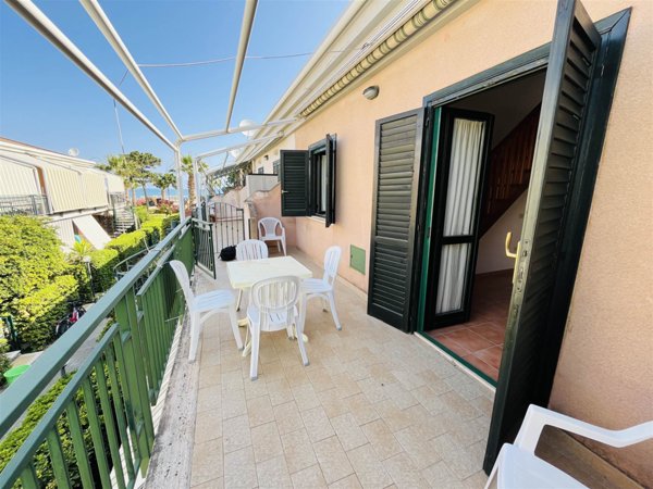 casa indipendente in vendita a Campofelice di Roccella