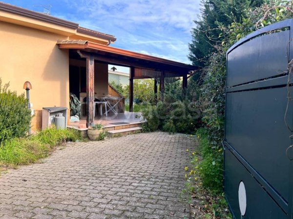 casa indipendente in vendita a Campofelice di Roccella